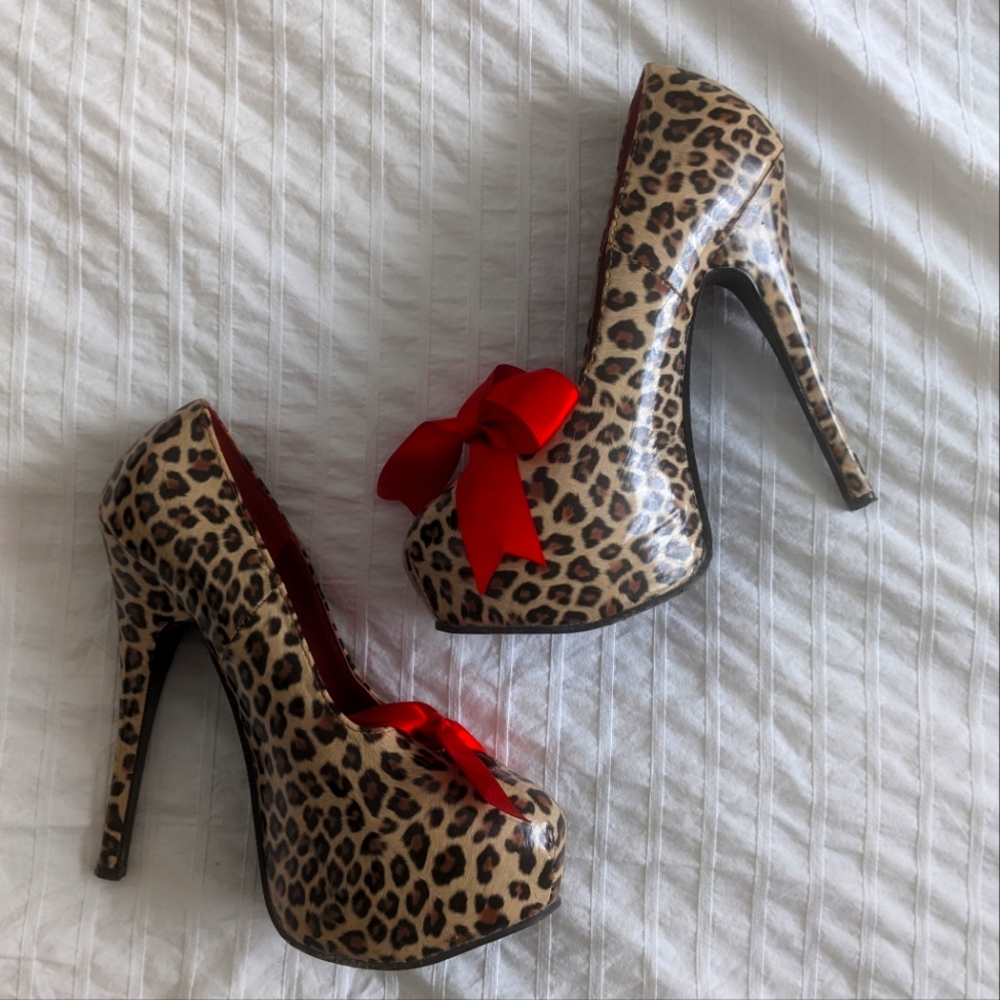 Bordello Leopard platform